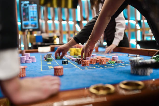 Low-stake American Roulette table on momo128