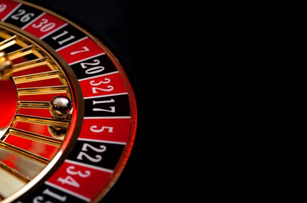 momo128 Bandar Poker live-dealer studio with multiple betting positions
